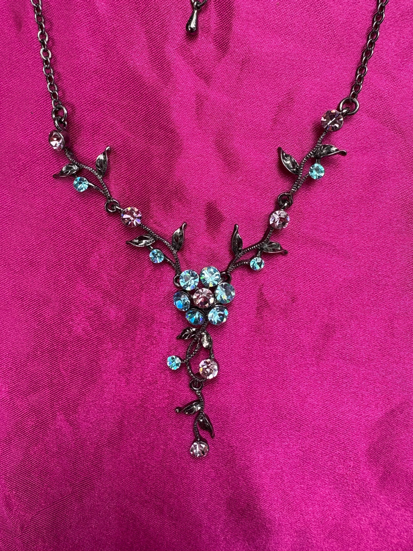 Dainty Flower Necklace