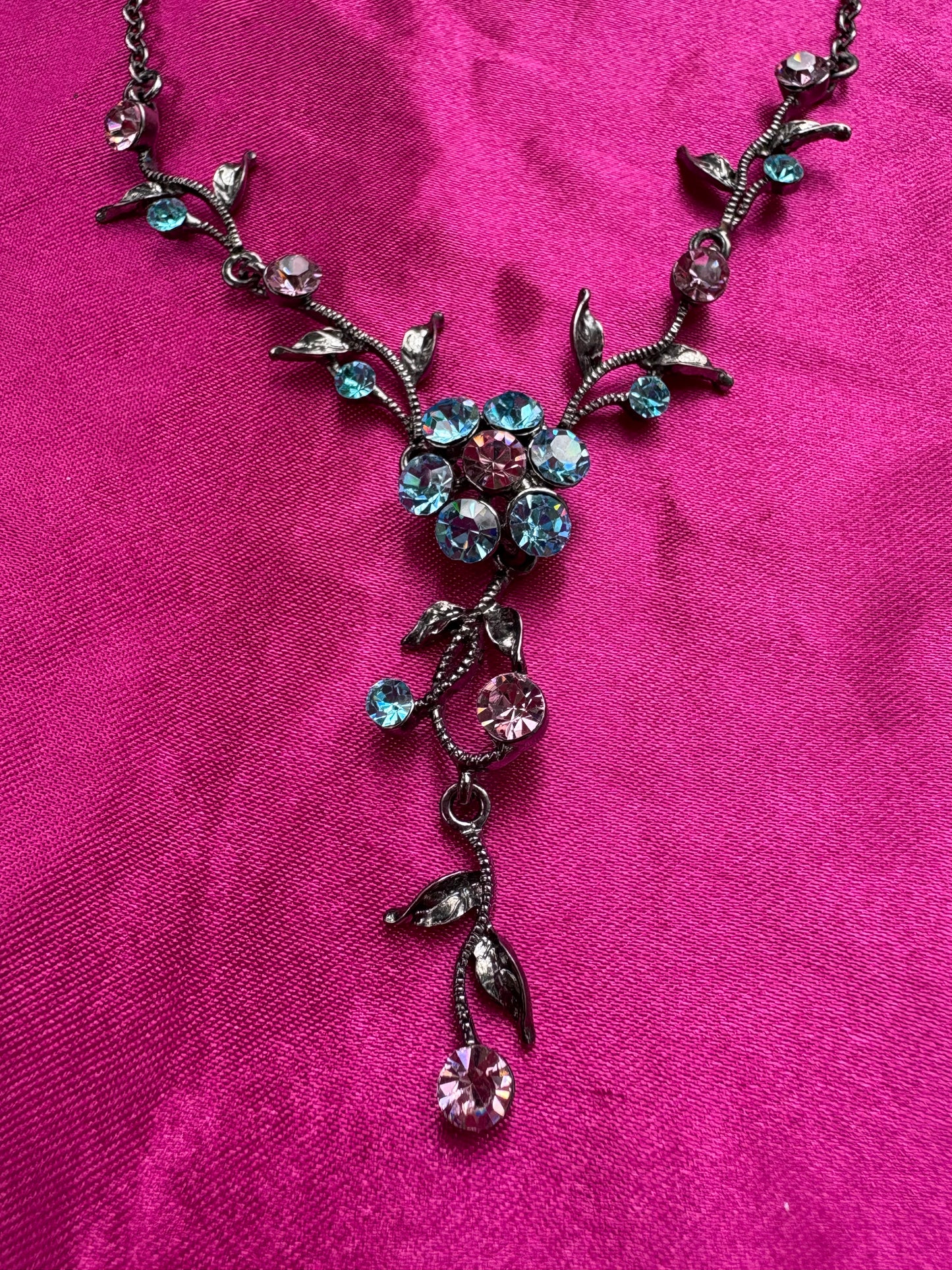 Dainty Flower Necklace